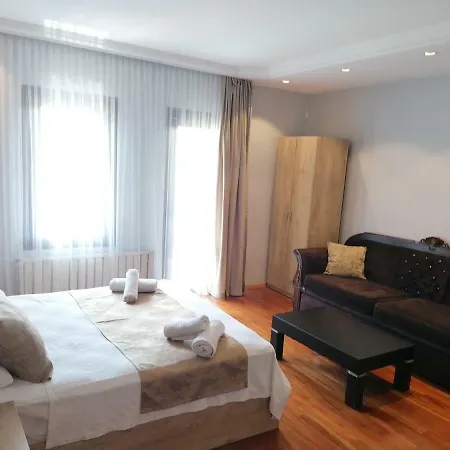 Otel Mavilla 2*