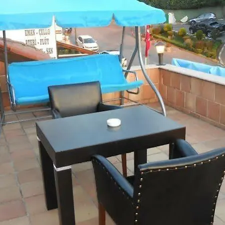 Otel Mavilla 2*