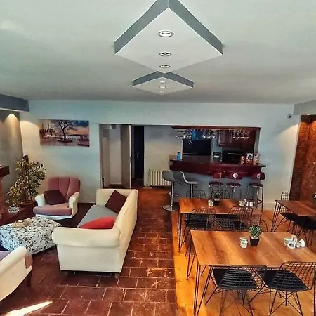 Otel Mavilla 2*